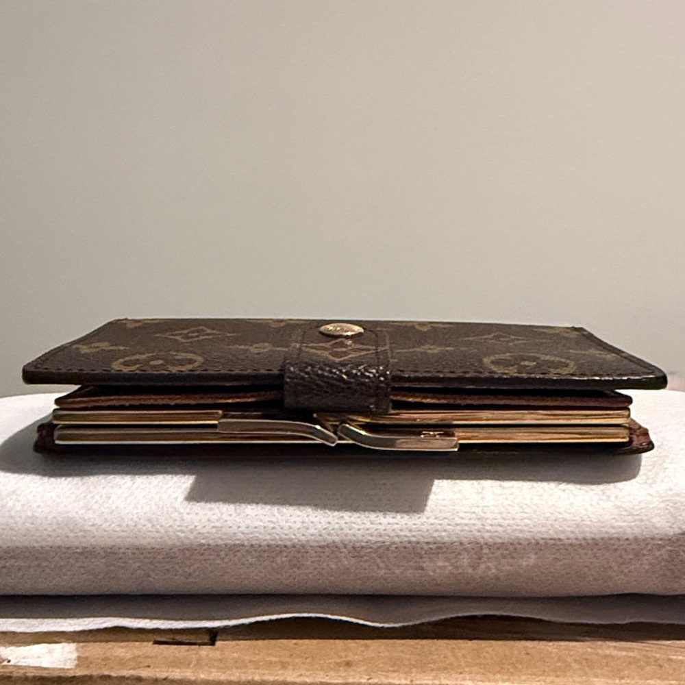 Louis Vuitton Monogram Kisslock Compact Wallet - Picture 16 of 16